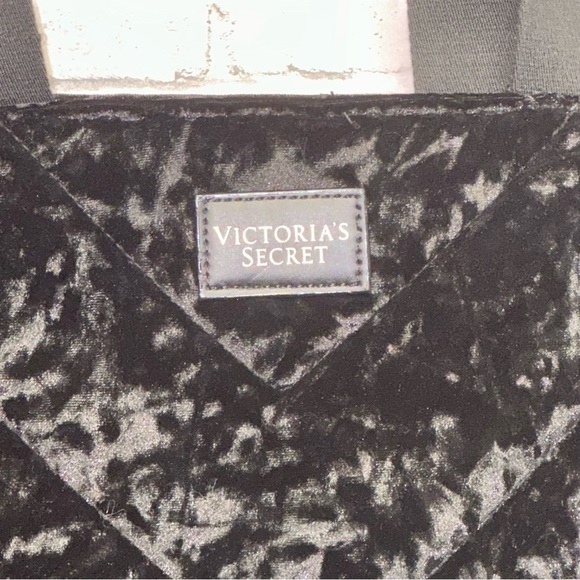 Victoria's Secret Bag Black Crushed Velvet Weekender Tote Purse Beach Book Bag - Picture 4 of 9